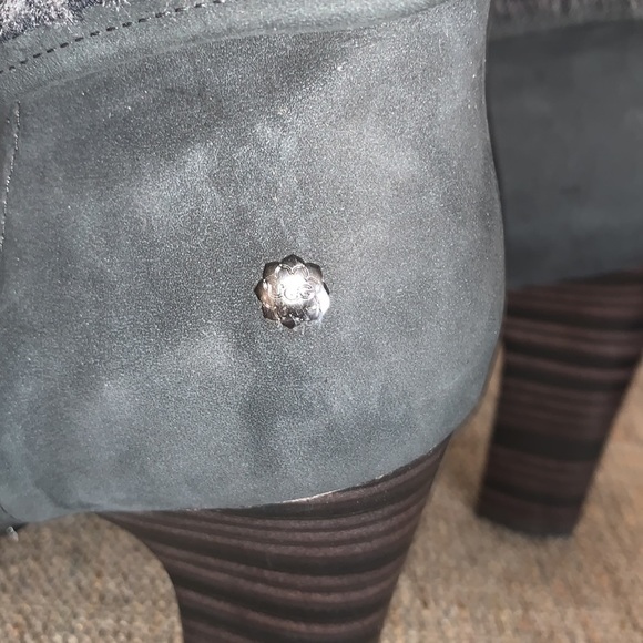 BNWOT Beautiful Womens Suede Ugg Bootie - Picture 8 of 8